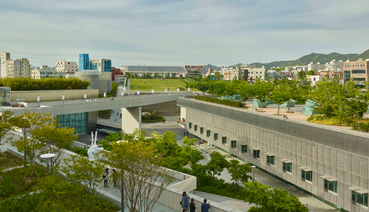 新构筑结伴旧汗青，生文化中心创新心灵